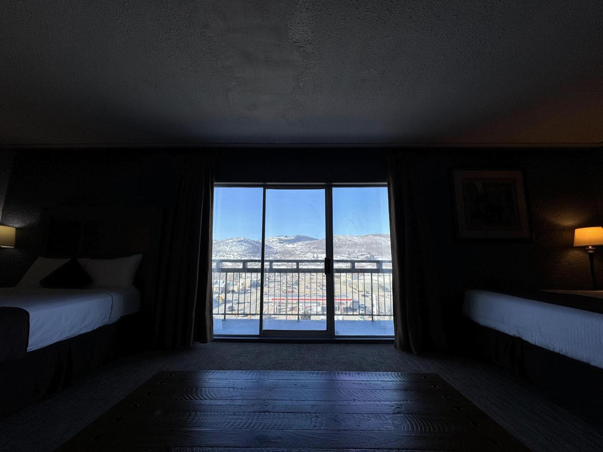 Divya Sutra Plaza And Conference Centre, Vernon, Bc Bagian luar foto