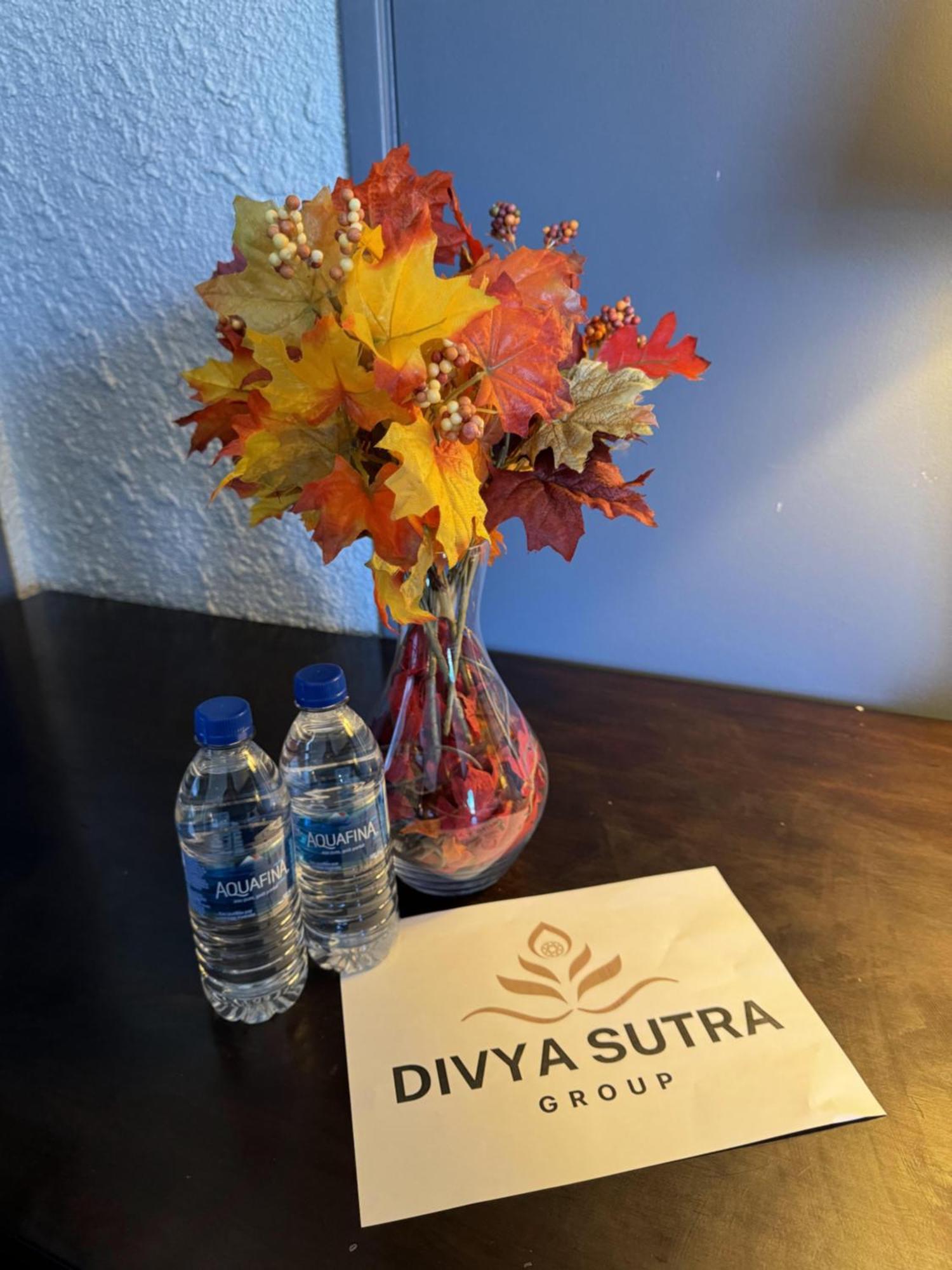 Divya Sutra Plaza And Conference Centre, Vernon, Bc Bagian luar foto