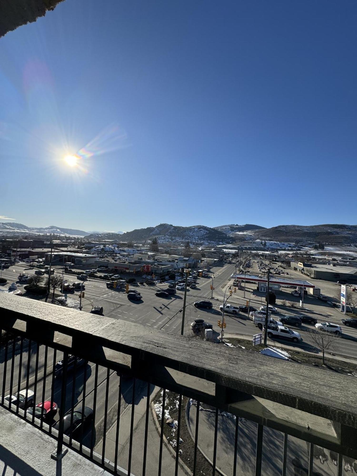 Divya Sutra Plaza And Conference Centre, Vernon, Bc Bagian luar foto