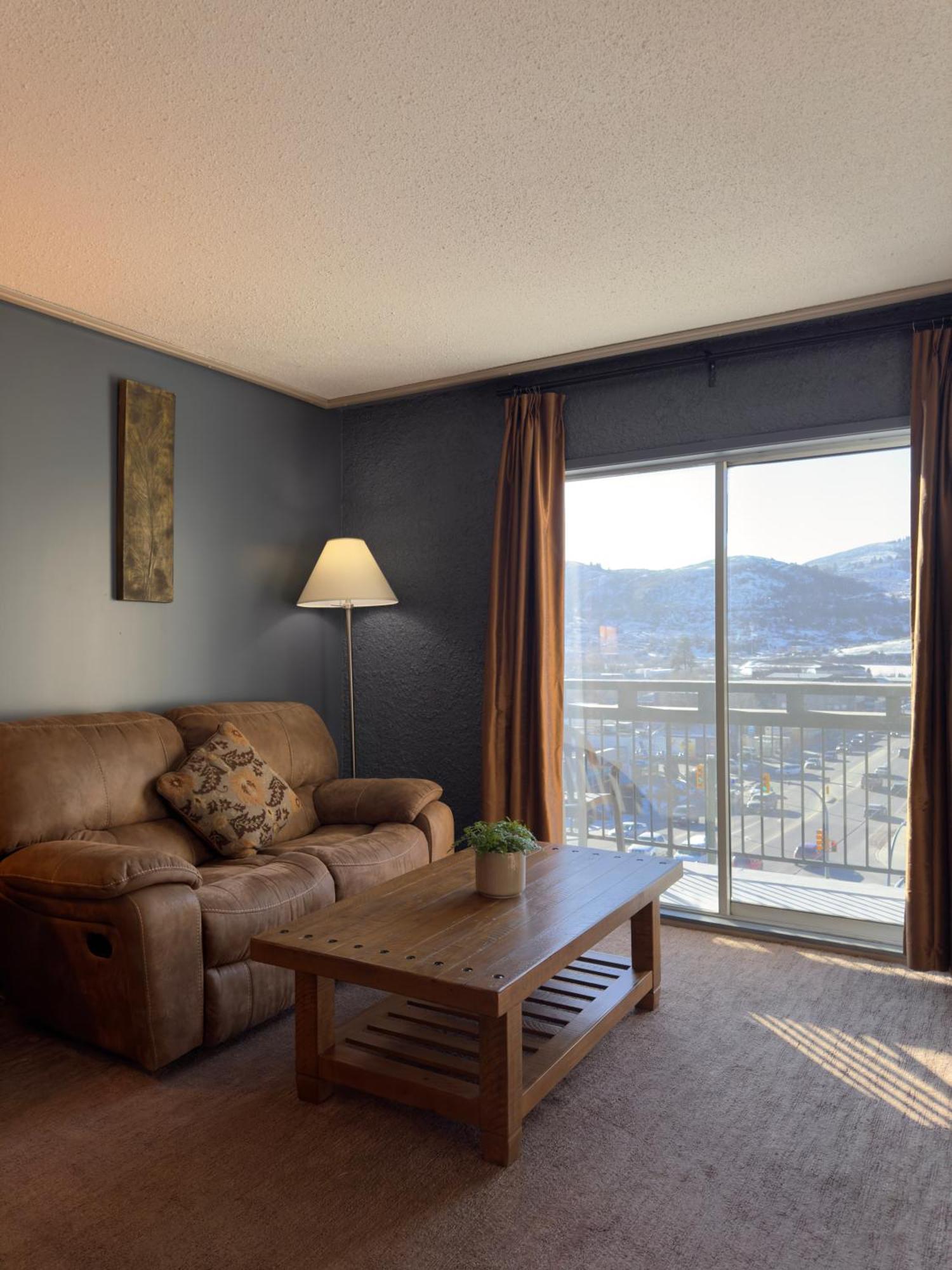 Divya Sutra Plaza And Conference Centre, Vernon, Bc Bagian luar foto